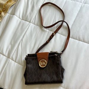 Michael Kors cross body purse